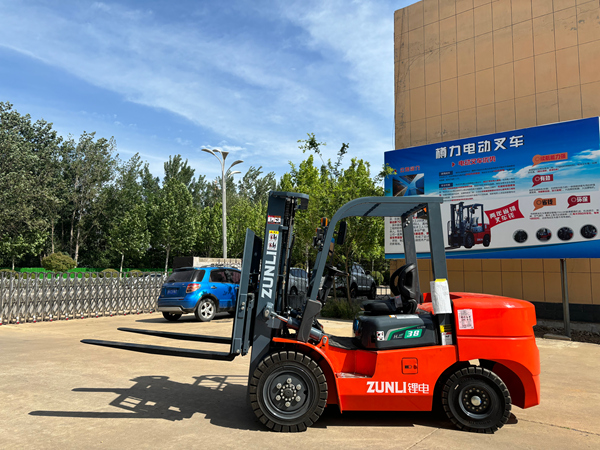 電動(dòng)叉車生產(chǎn)制造廠家